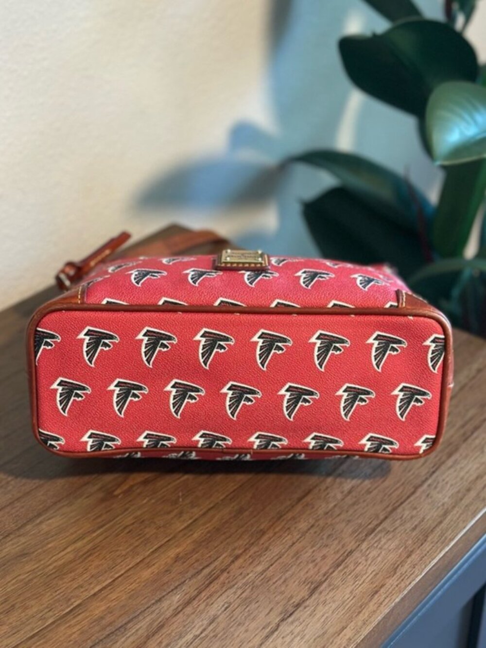 Dooney & Bourke Atlanta Falcons Crossbody Bag - Like New! See Video! - Picture 8 of 11